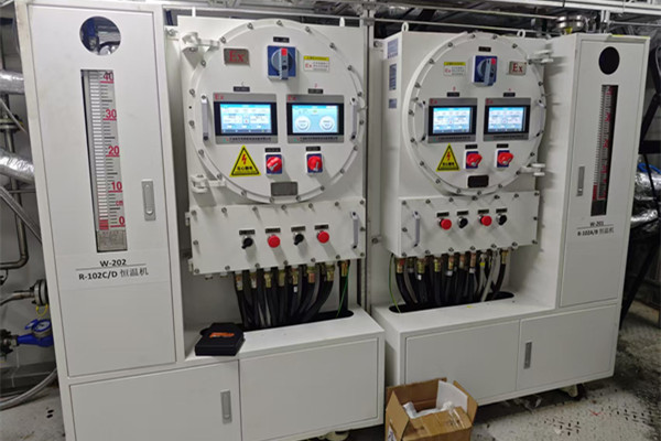 一拖二防爆高低温控温系统设备实拍图2